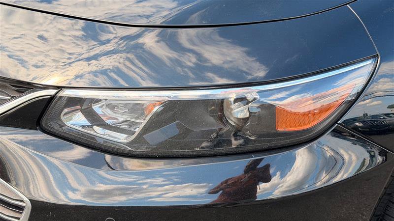 Used 2018 Chevrolet Malibu Premier w/ Premier Sun and Wheel Package FWD image 12