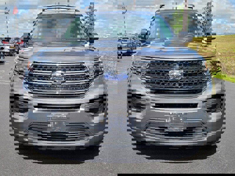 Used 2023 Ford Explorer XLT image 2