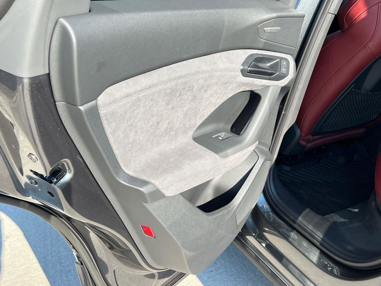 New 2025 Audi SQ6 e-tron Prestige w/ 21" Black Optic Wheel Package image 15