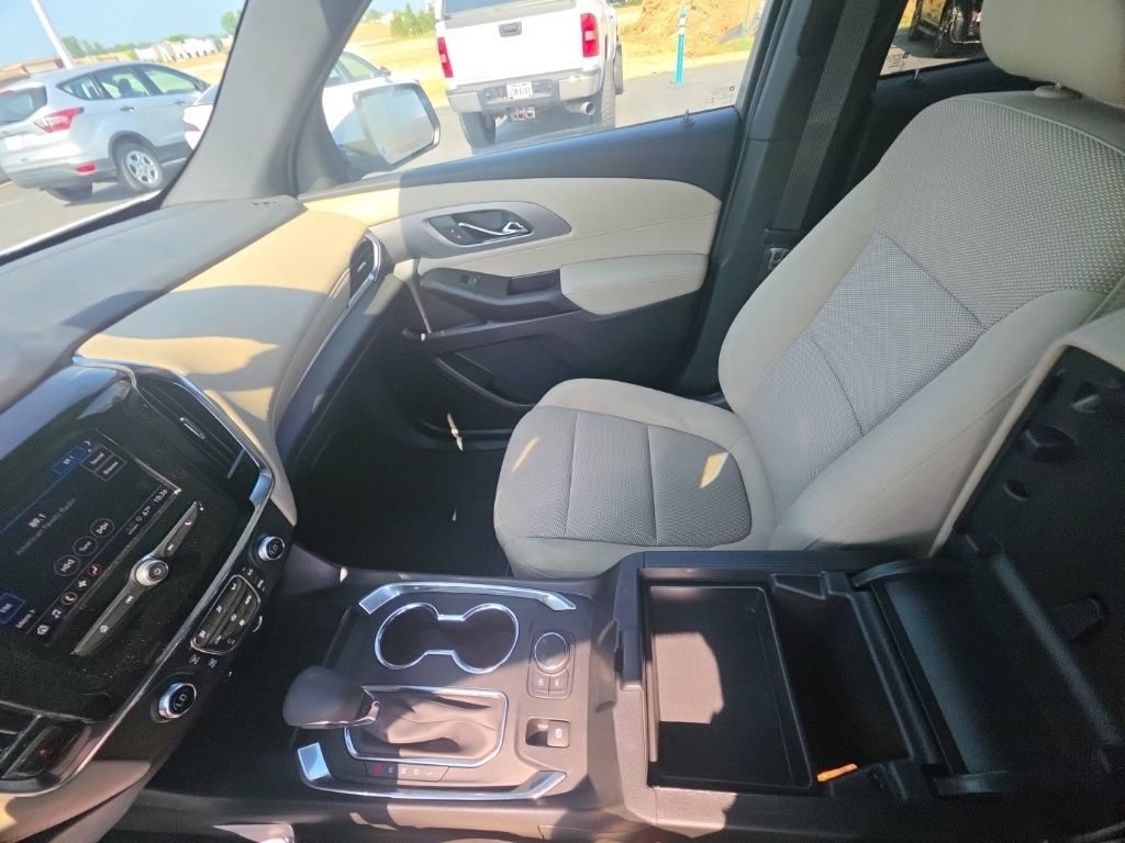 Used 2023 Chevrolet Traverse LS AWD/4WD image 23