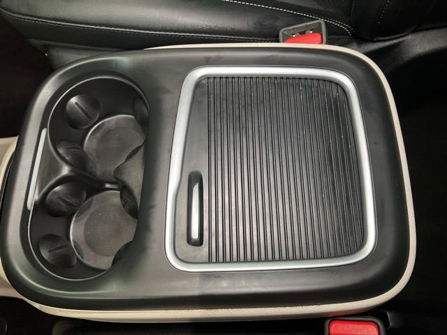 Used 2024 Chrysler Pacifica Select image 28