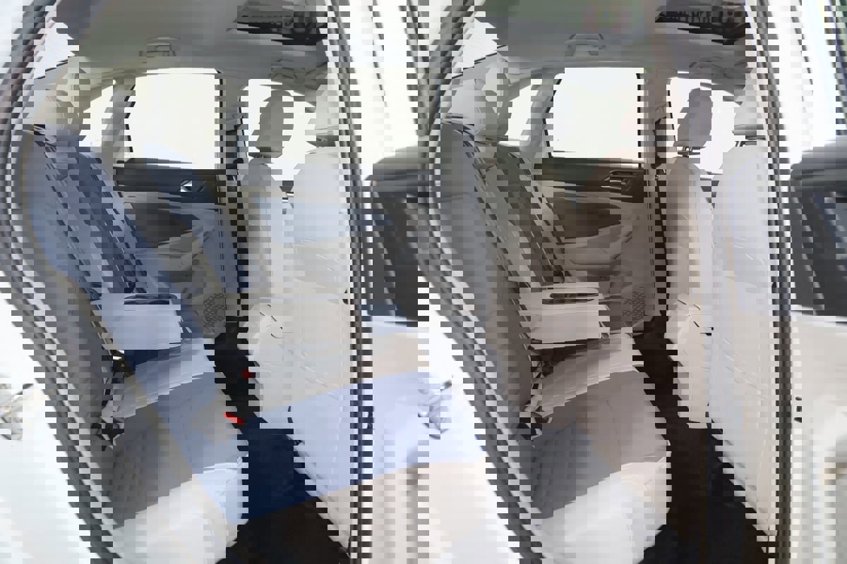 Used 2025 Volkswagen Jetta SE image 13