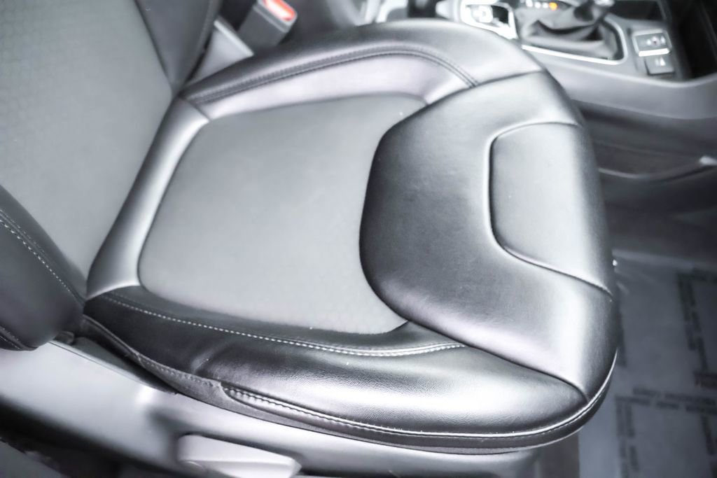 Used 2019 Jeep Cherokee Latitude Plus FWD image 38
