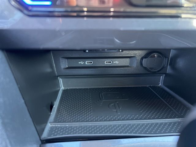 Used 2024 Volkswagen Tiguan Wolfsburg Edition image 19