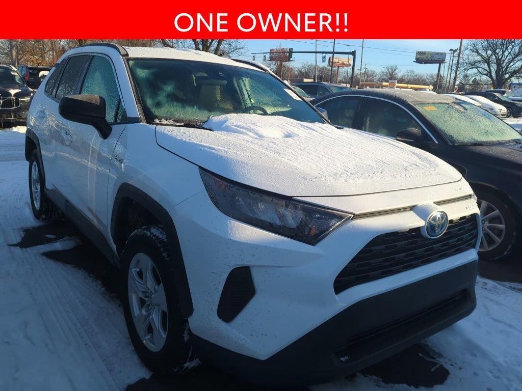 Used 2021 Toyota RAV4 LE image 3
