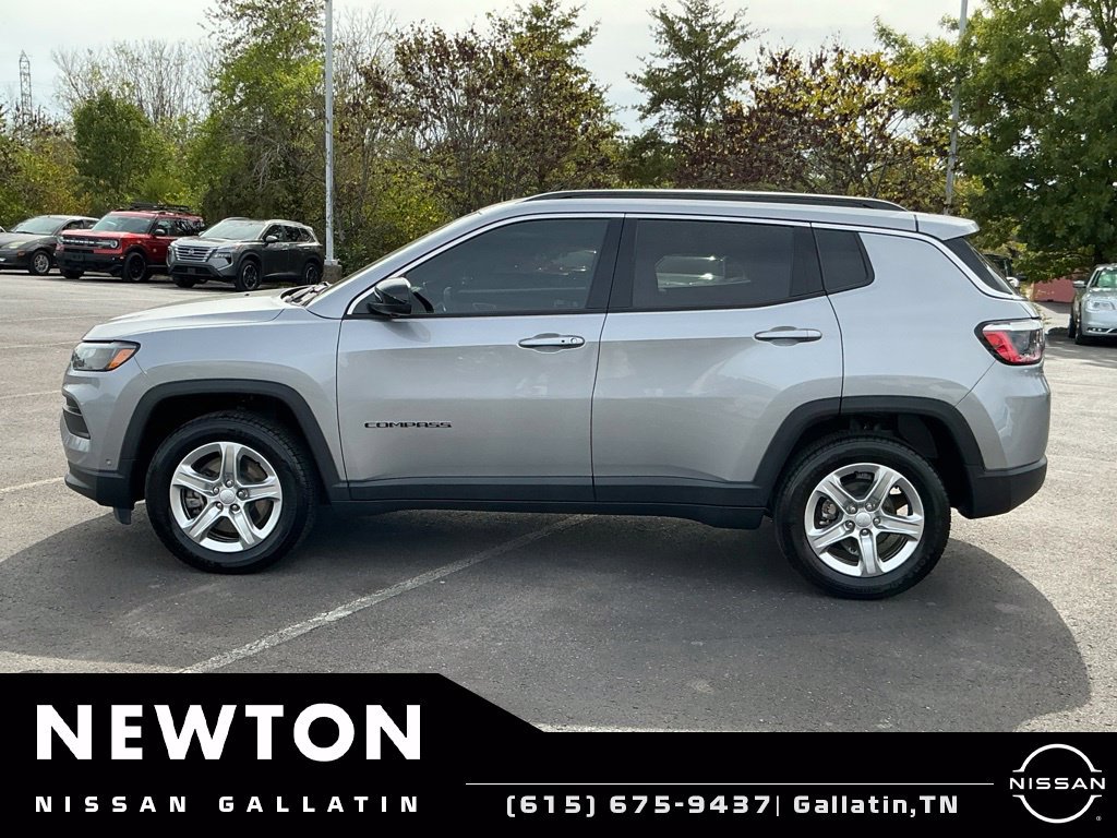 Used 2023 Jeep Compass Latitude w/ Convenience Group AWD/4WD image 3