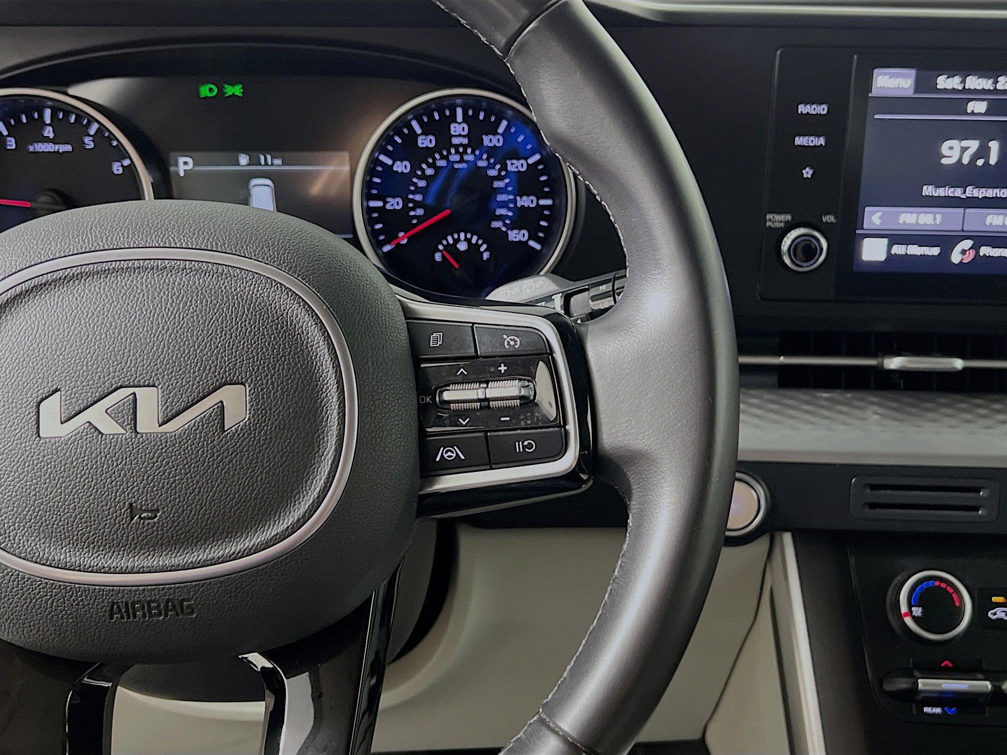 Used 2024 Kia Carnival LX image 20