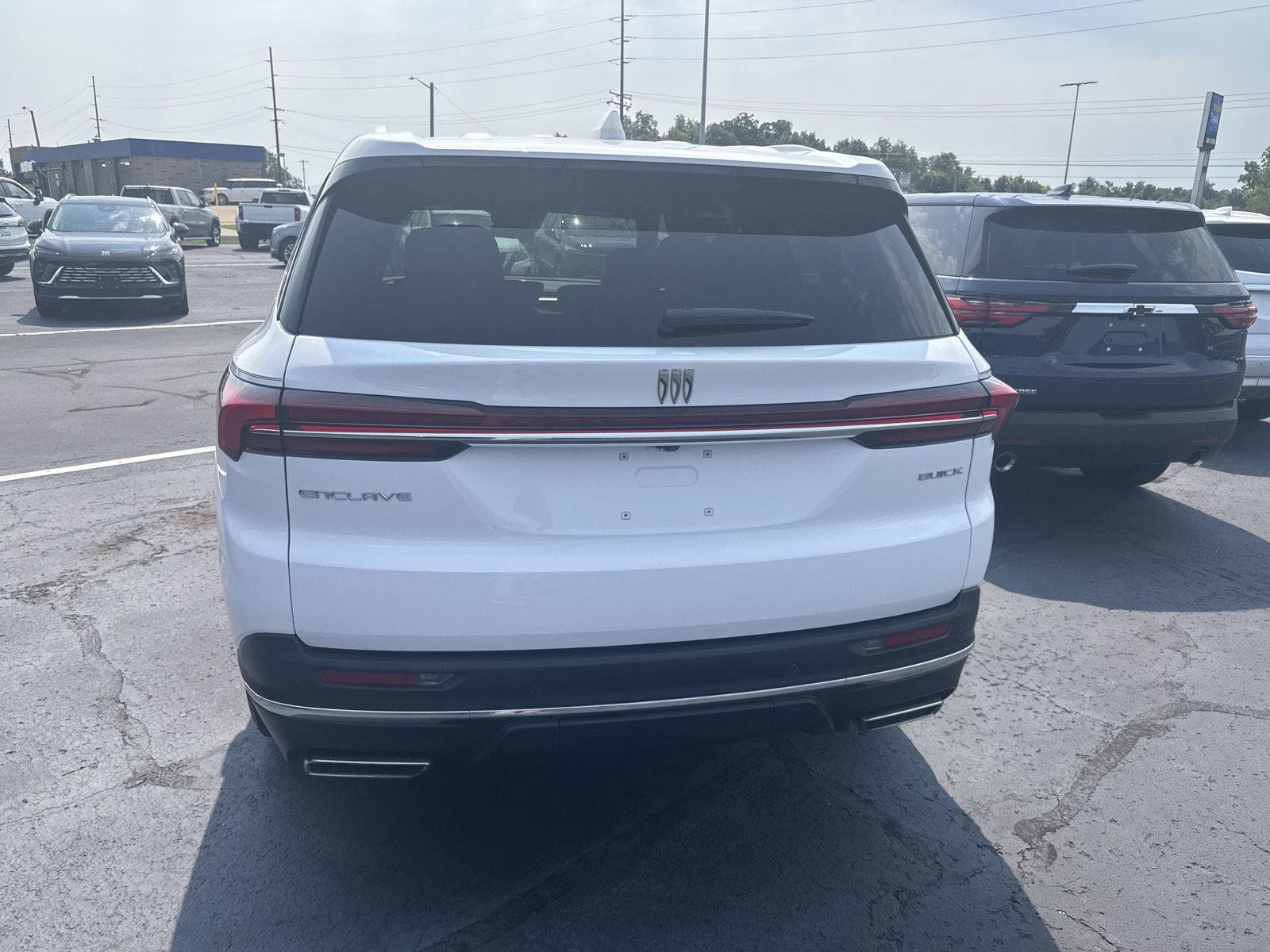 Used 2025 Buick Enclave Preferred FWD image 3