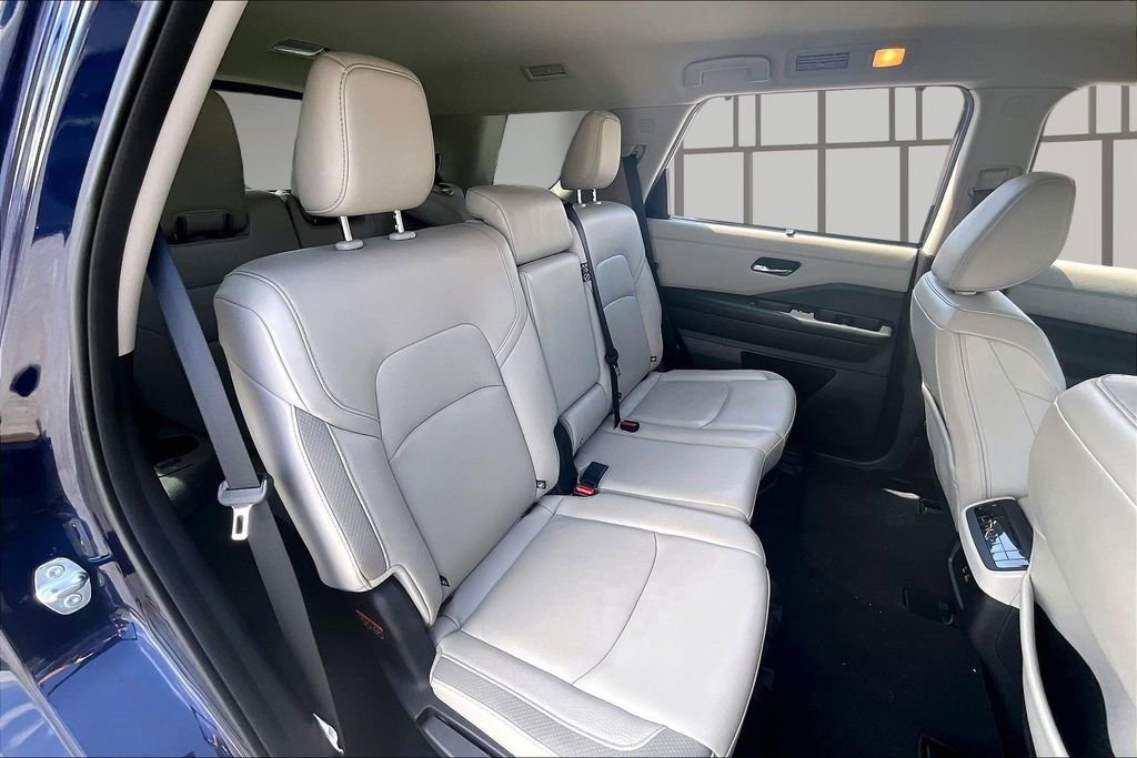 Used 2023 Nissan Pathfinder SL AWD/4WD image 24