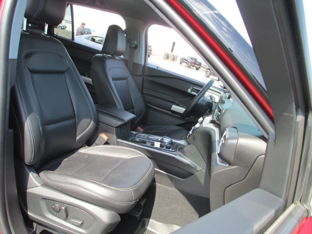 Used 2023 Ford Explorer XLT w/ Equipment Group 202A image 22