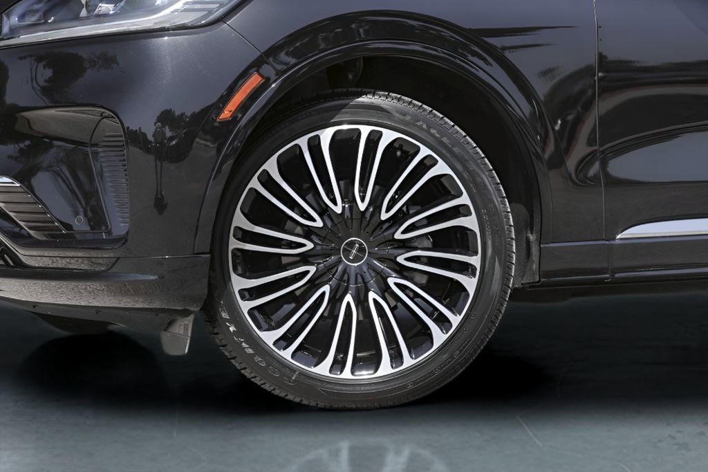 Used 2025 Lincoln Aviator Black Label image 4