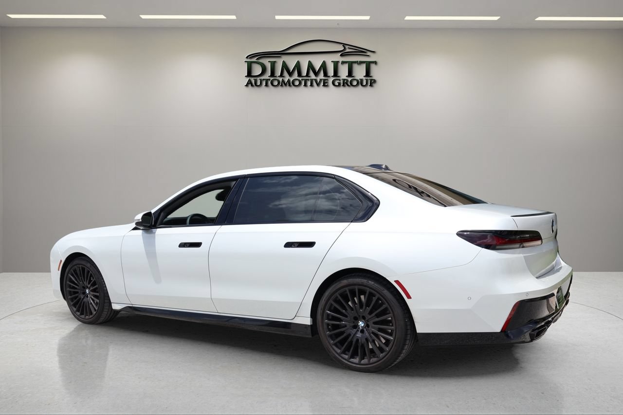 Used 2025 BMW 760i xDrive w/ Executive Package AWD/4WD image 3