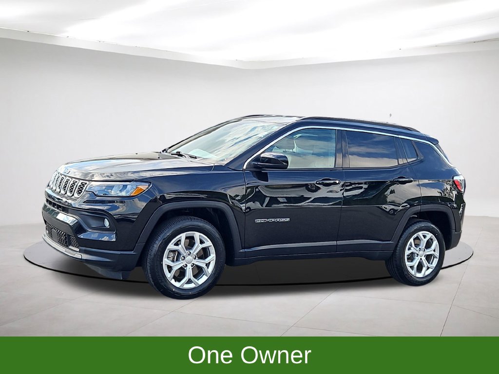 Used 2024 Jeep Compass Latitude AWD/4WD image 3