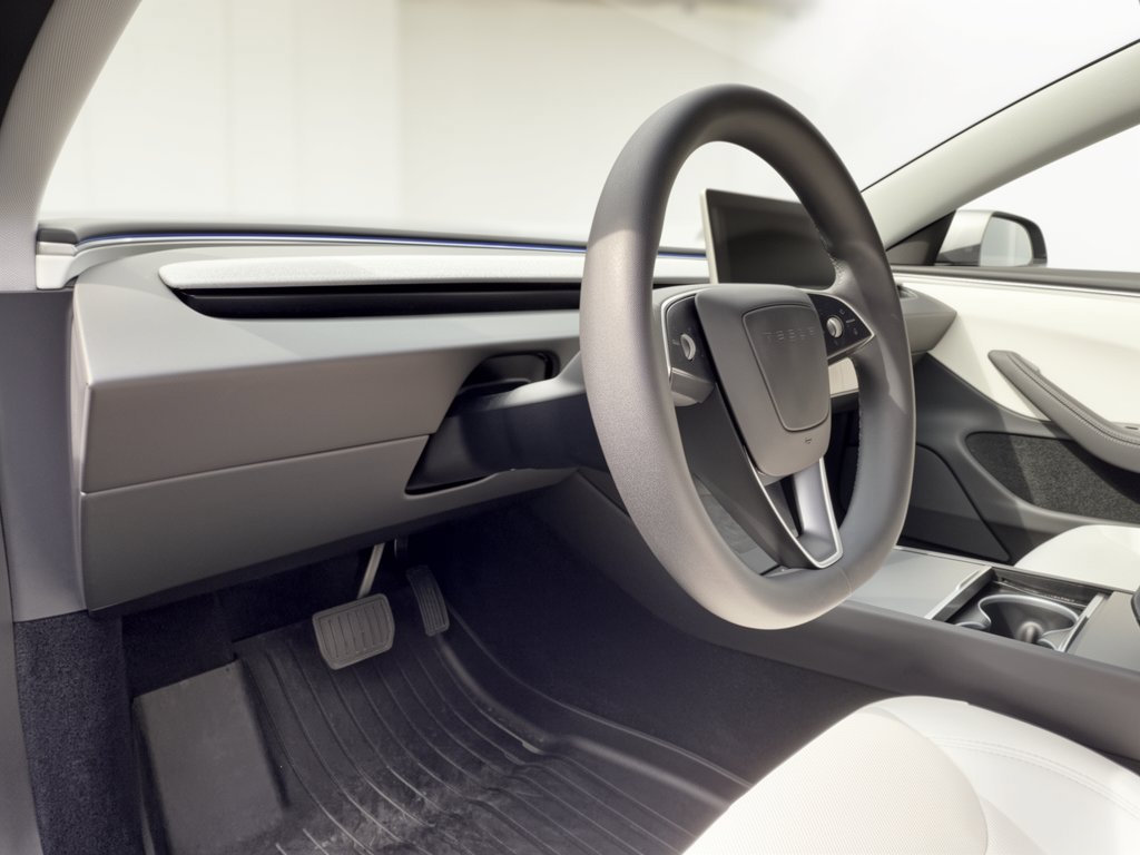 Used 2025 Tesla Model 3 Long Range RWD image 4