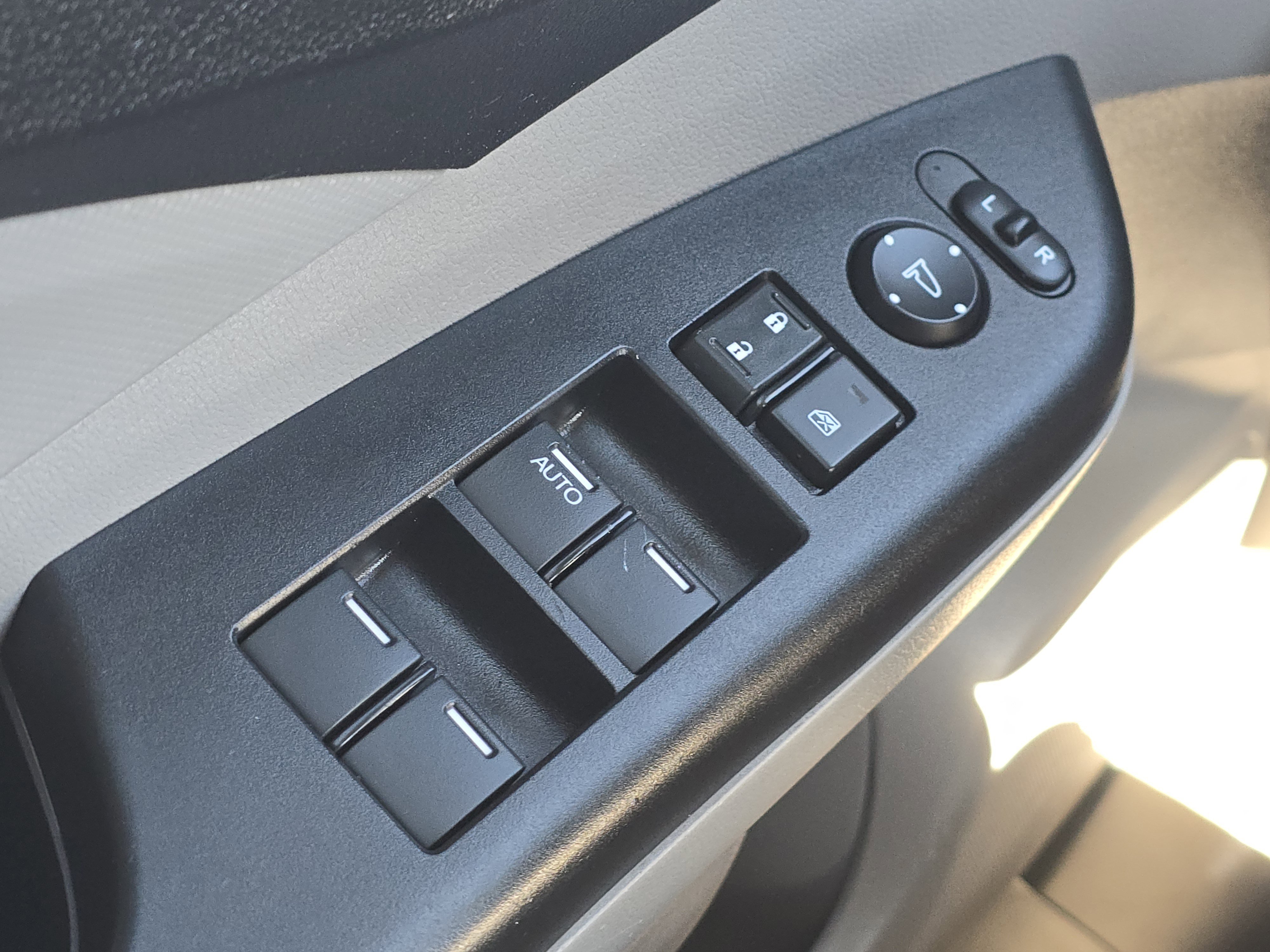 Used 2014 Honda CR-V LX image 25