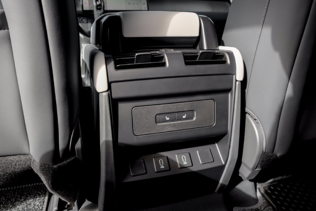 New 2026 Land Rover Defender 110 S AWD/4WD image 18