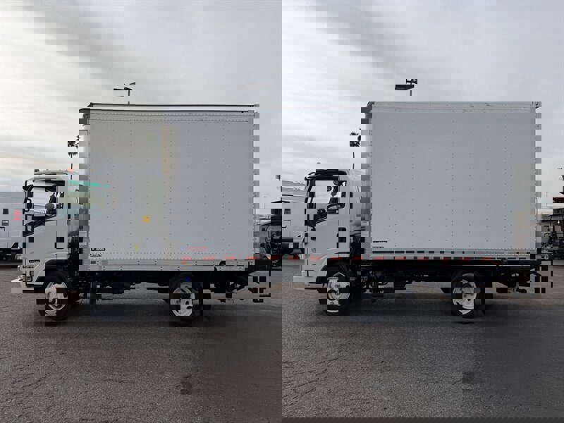 Used 2023 Isuzu NPR image 6