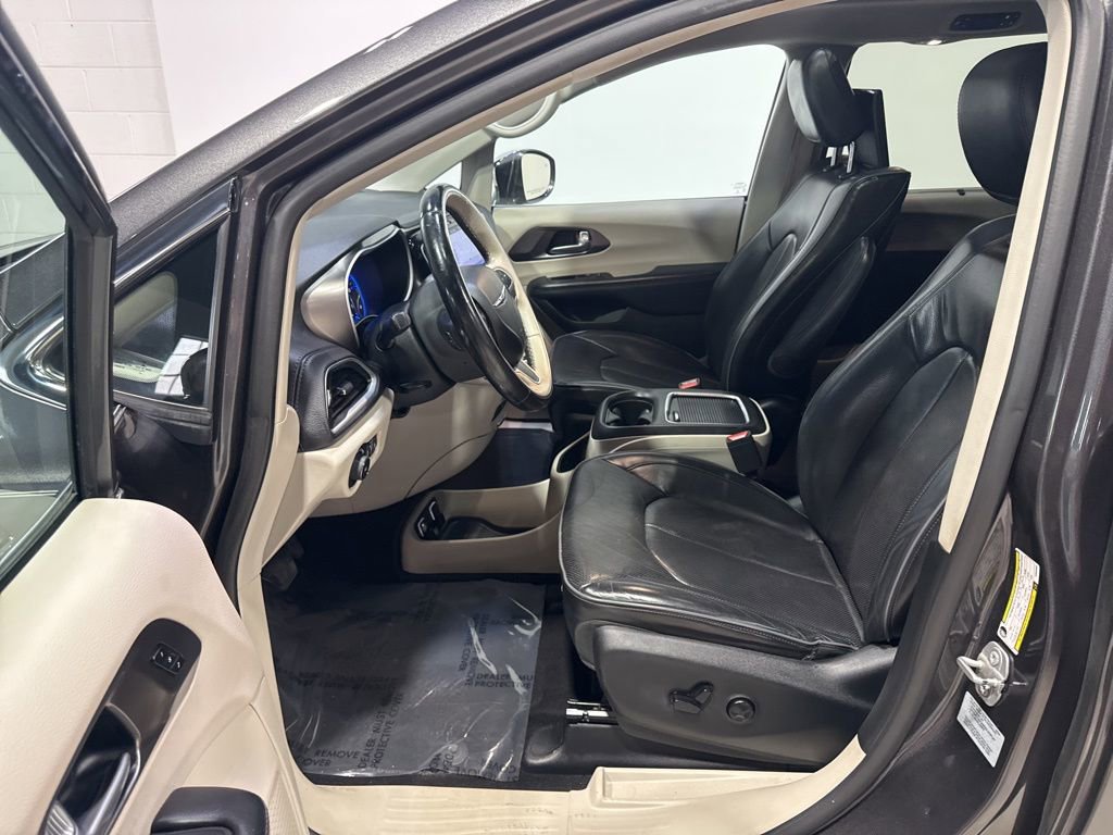 Used 2017 Chrysler Pacifica Limited w/ UConnect Theater Package image 31