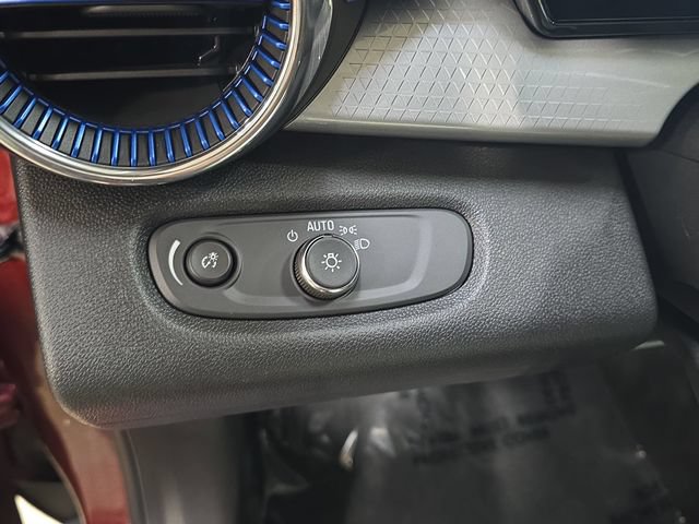 Used 2025 Chevrolet Trax LT FWD image 26