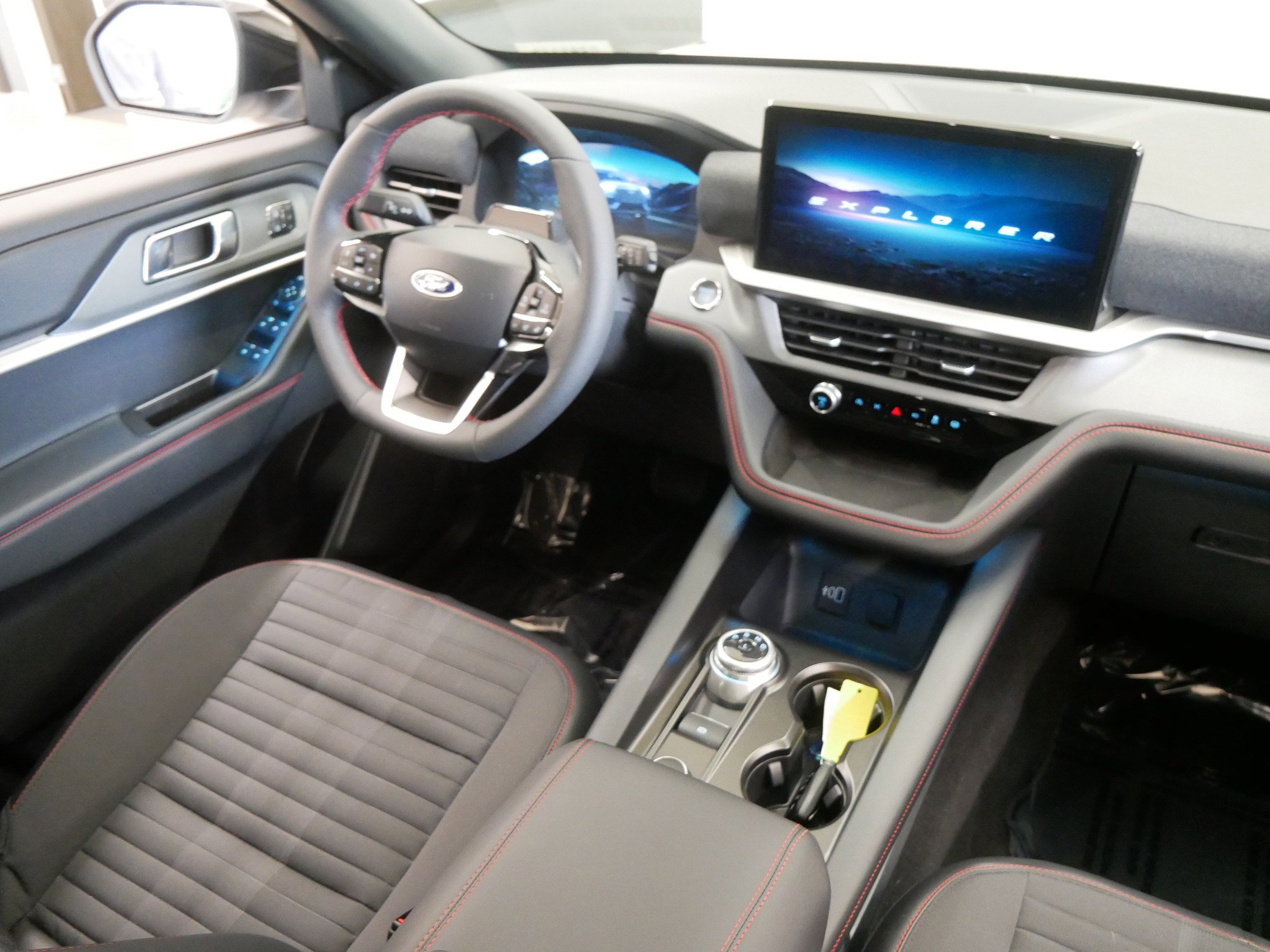 Used 2026 Ford Explorer ST-Line w/ ST-Line Street Pack image 9