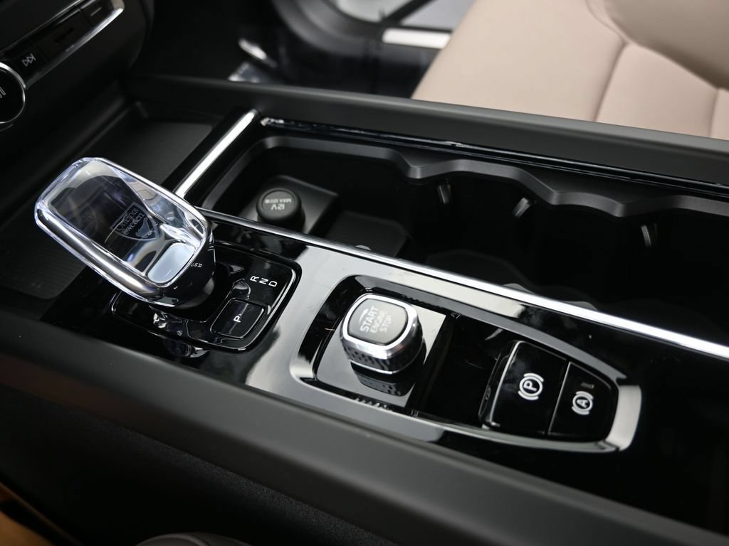 New 2026 Volvo XC60 B5 Core AWD/4WD image 24