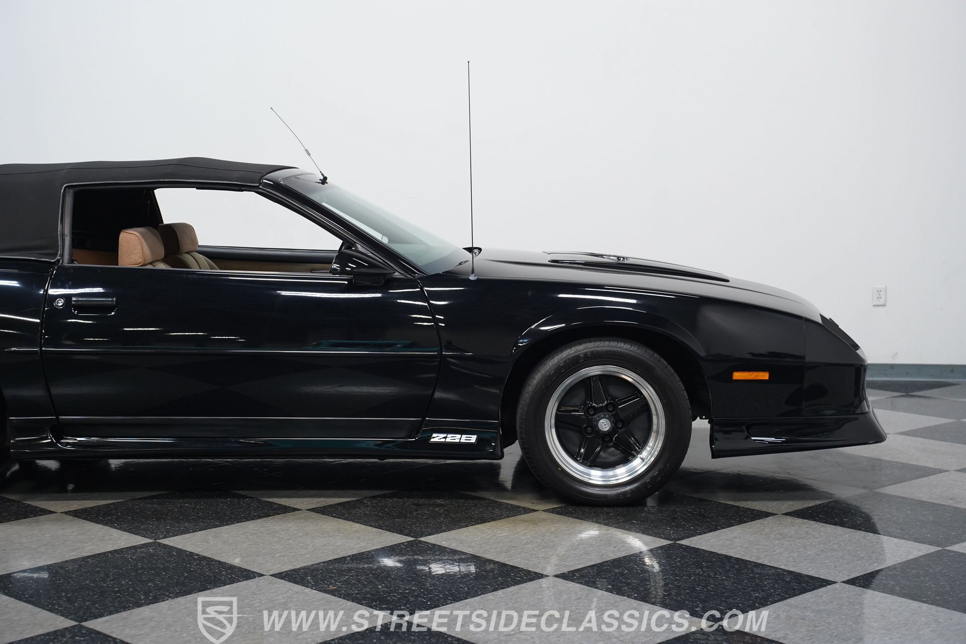 Used 1991 Chevrolet Camaro Z28 RWD image 31