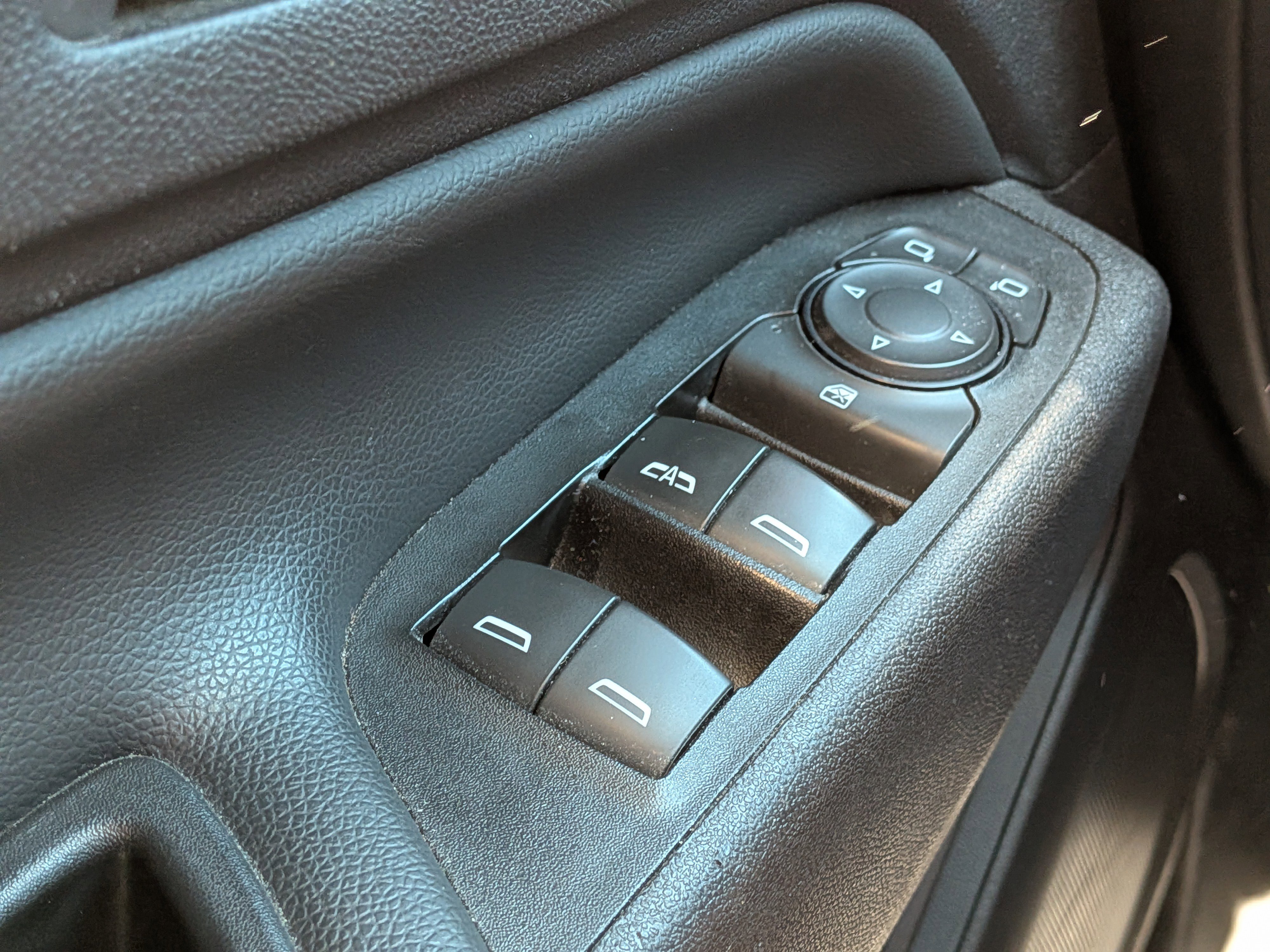 Used 2020 Chevrolet Equinox Premier image 23