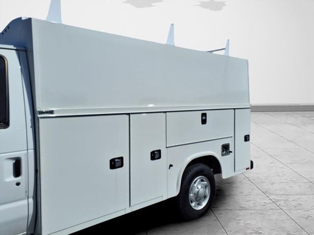 New 2025 Ford E-350 and Econoline 350 Super Duty w/ Power Equipment Group image 4