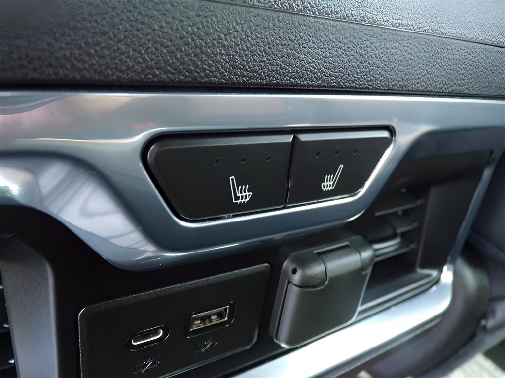 Used 2022 Chevrolet Silverado 3500 High Country w/ Technology Package image 9