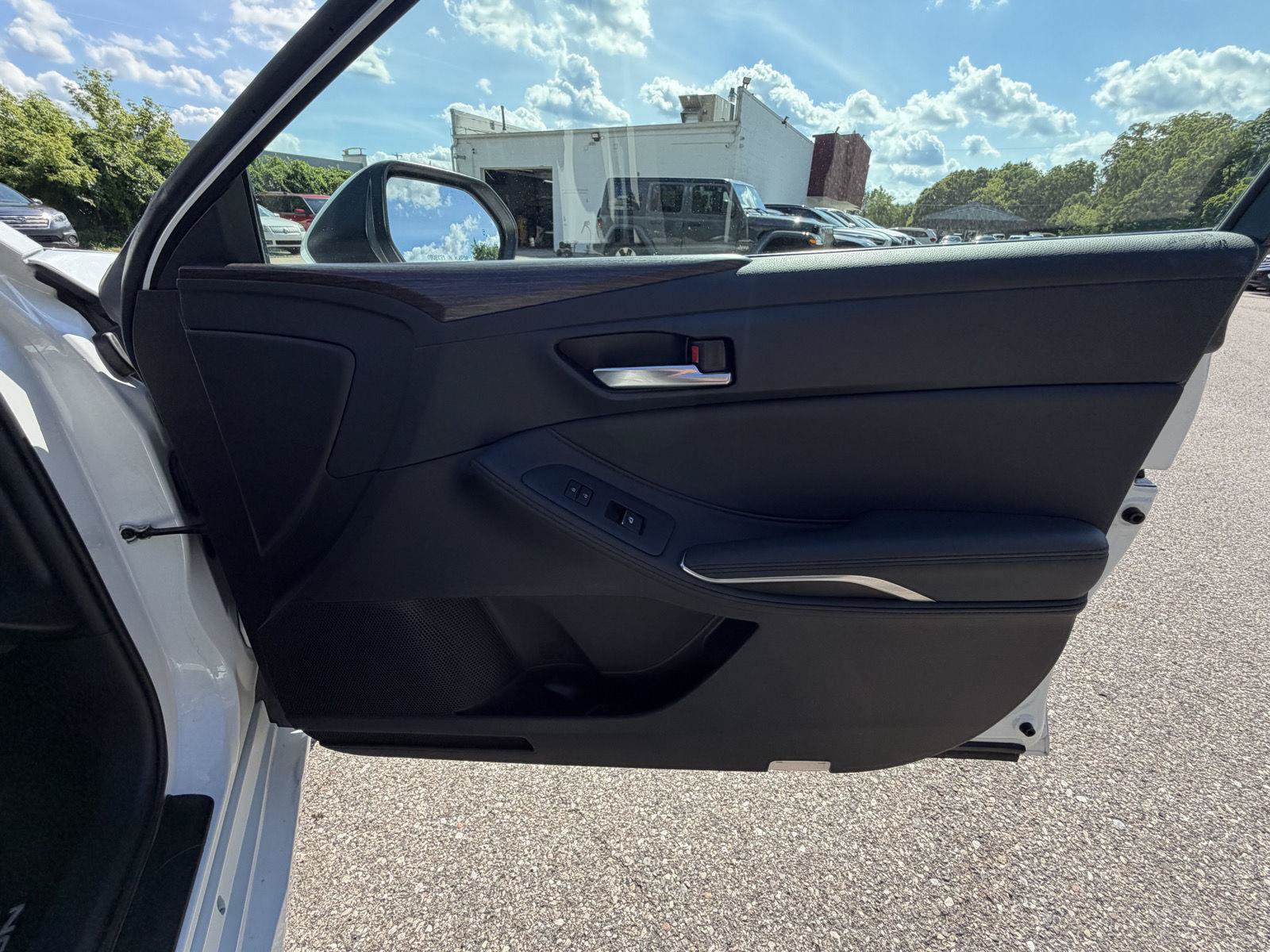 Used 2021 Toyota Avalon XLE FWD image 29