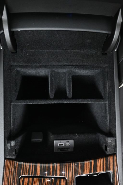 Used 2023 Cadillac Escalade Premium Luxury image 24