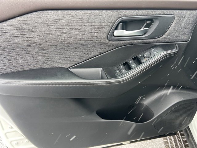 Used 2023 Nissan Rogue SV image 22