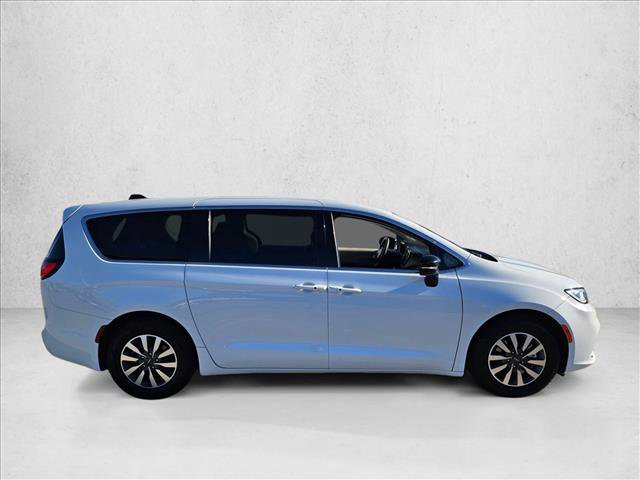 Used 2024 Chrysler Pacifica Limited FWD image 4