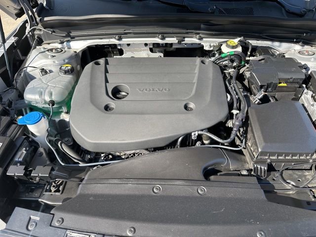 Certified 2025 Volvo XC40 B5 Core image 34