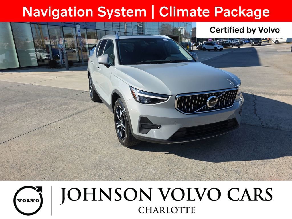 Used 2025 Volvo XC40 B5 Core image 3