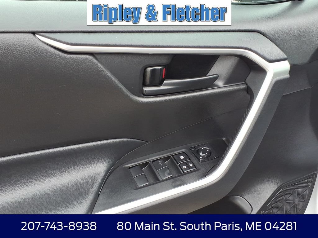 Used 2024 Toyota RAV4 LE AWD/4WD image 12