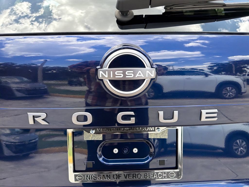 Certified 2024 Nissan Rogue SV FWD image 9