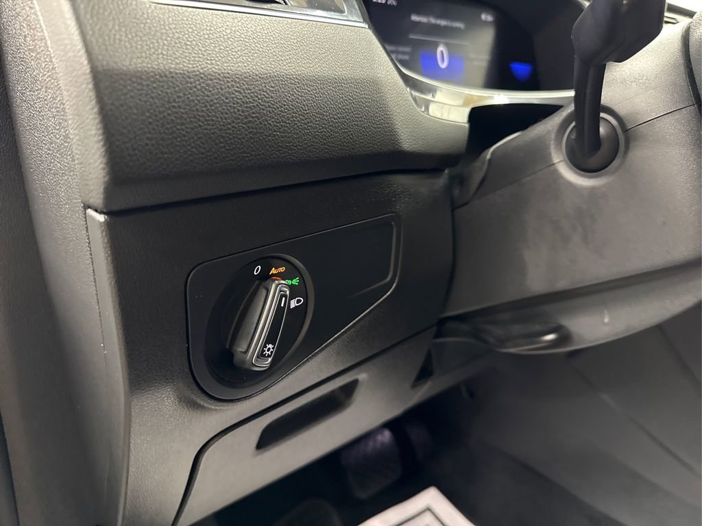 Used 2022 Volkswagen Tiguan SE image 38