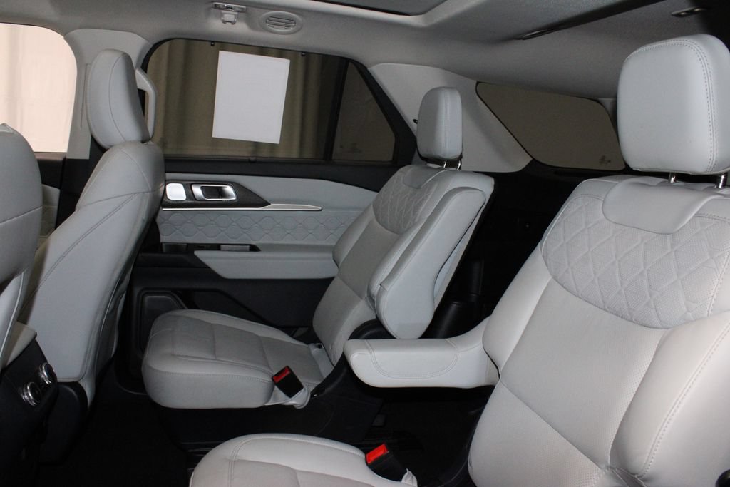 Certified 2025 Ford Explorer Platinum w/ Ultimate Package AWD/4WD image 21