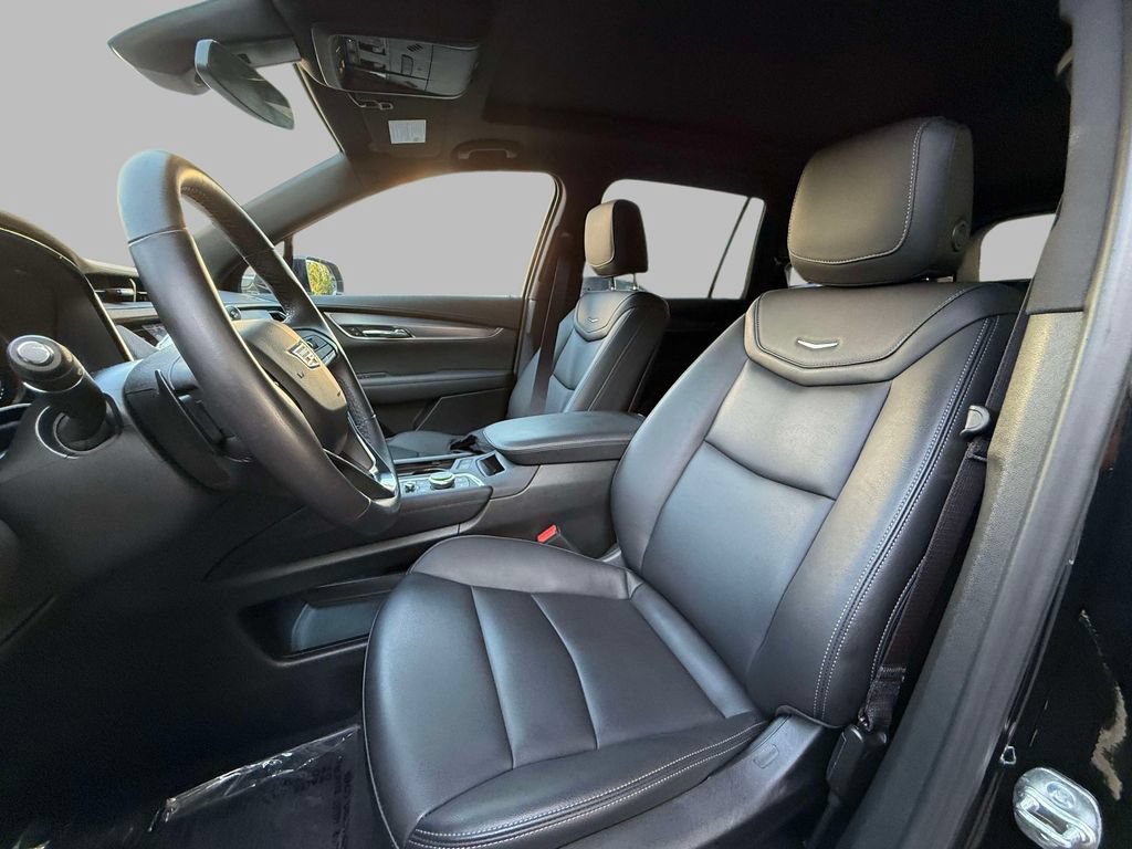 Certified 2024 Cadillac XT6 Luxury AWD/4WD image 2