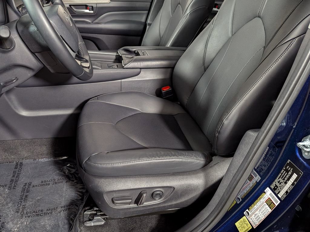 Used 2024 Toyota Grand Highlander Limited image 19