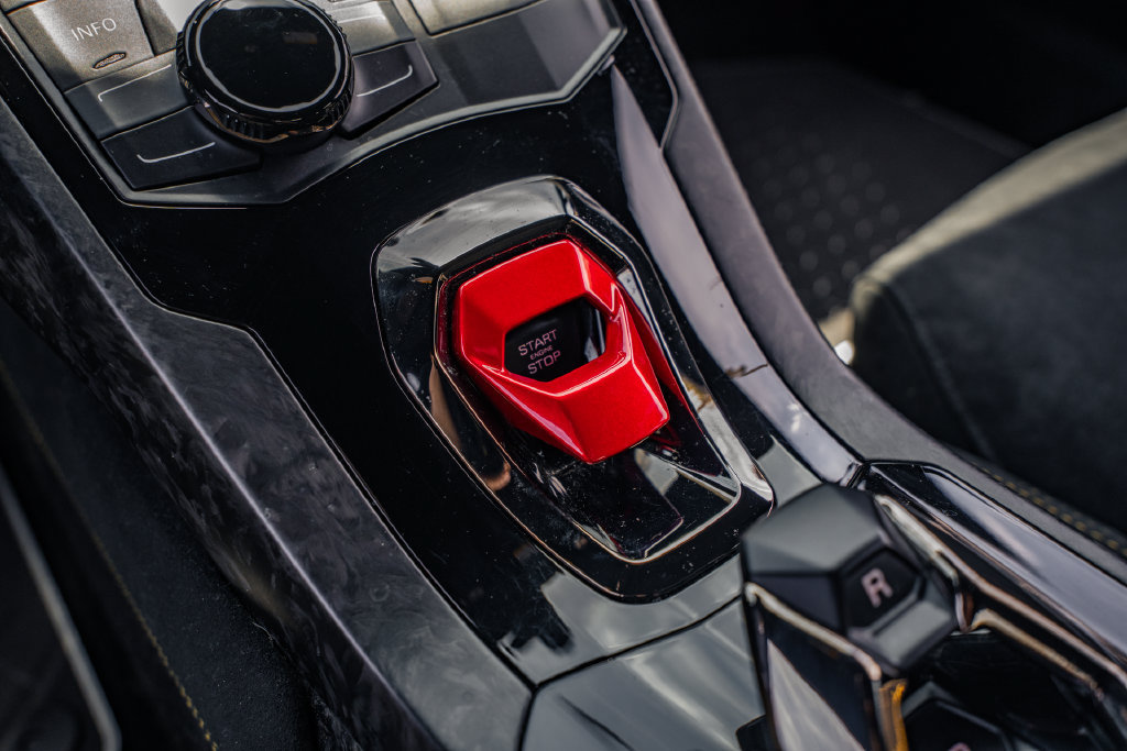 Used 2018 Lamborghini Huracan Performante AWD/4WD image 29