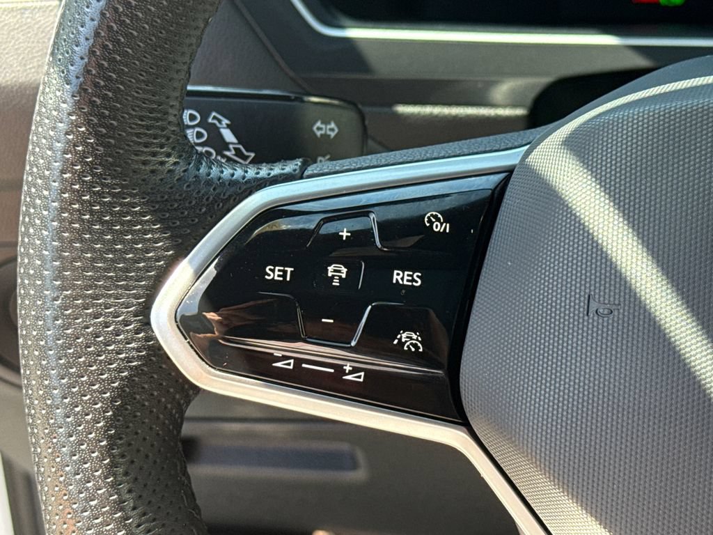 Used 2024 Volkswagen Tiguan SE R-Line AWD/4WD image 12