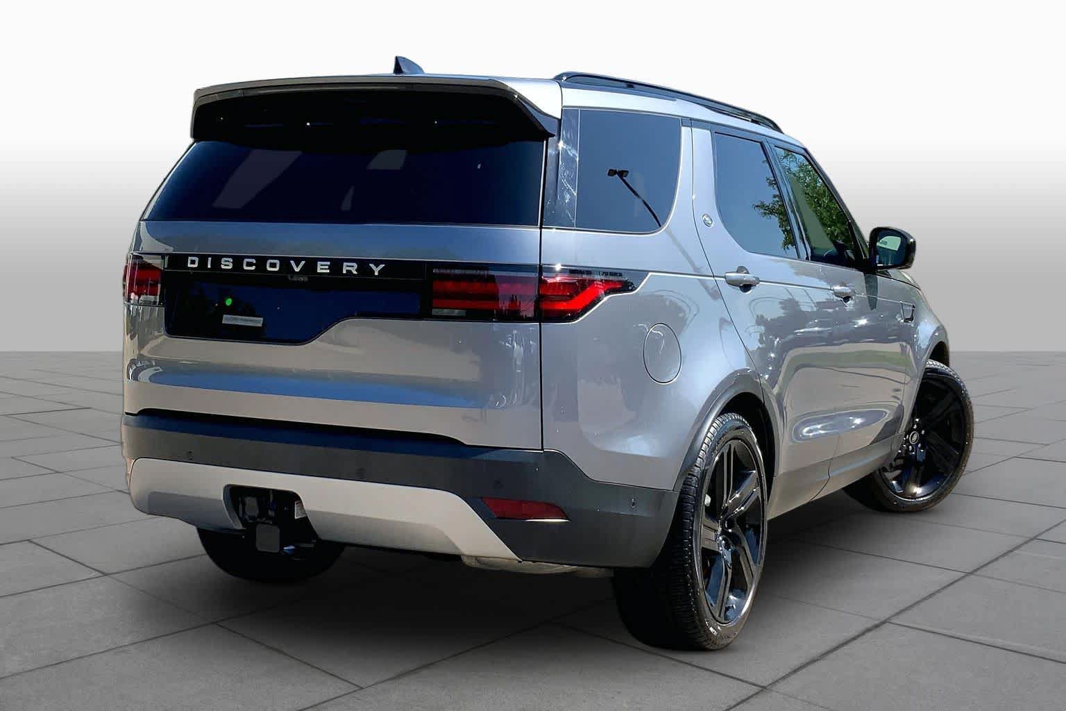 Used 2025 Land Rover Discovery S AWD/4WD image 12