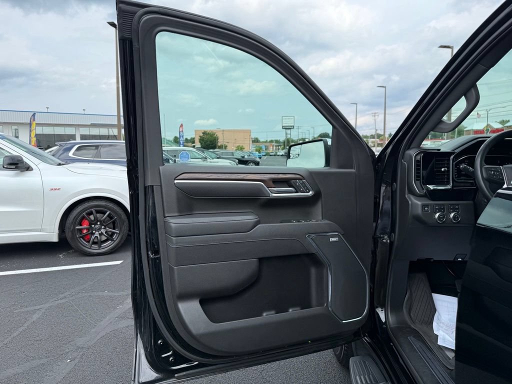 Used 2025 GMC Sierra 1500 SLT w/ SLT Premium Package AWD/4WD image 21