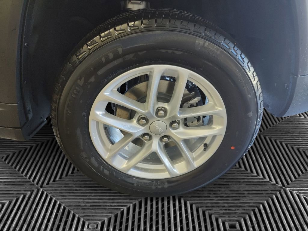 New 2025 Jeep Grand Cherokee Laredo w/ Luxury Tech Group I image 16