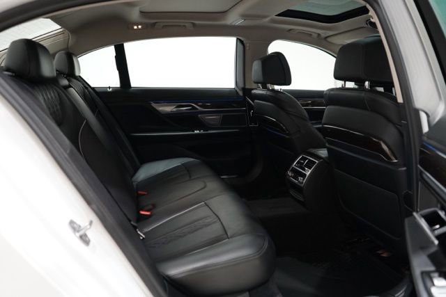 Used 2020 BMW 745e xDrive image 38