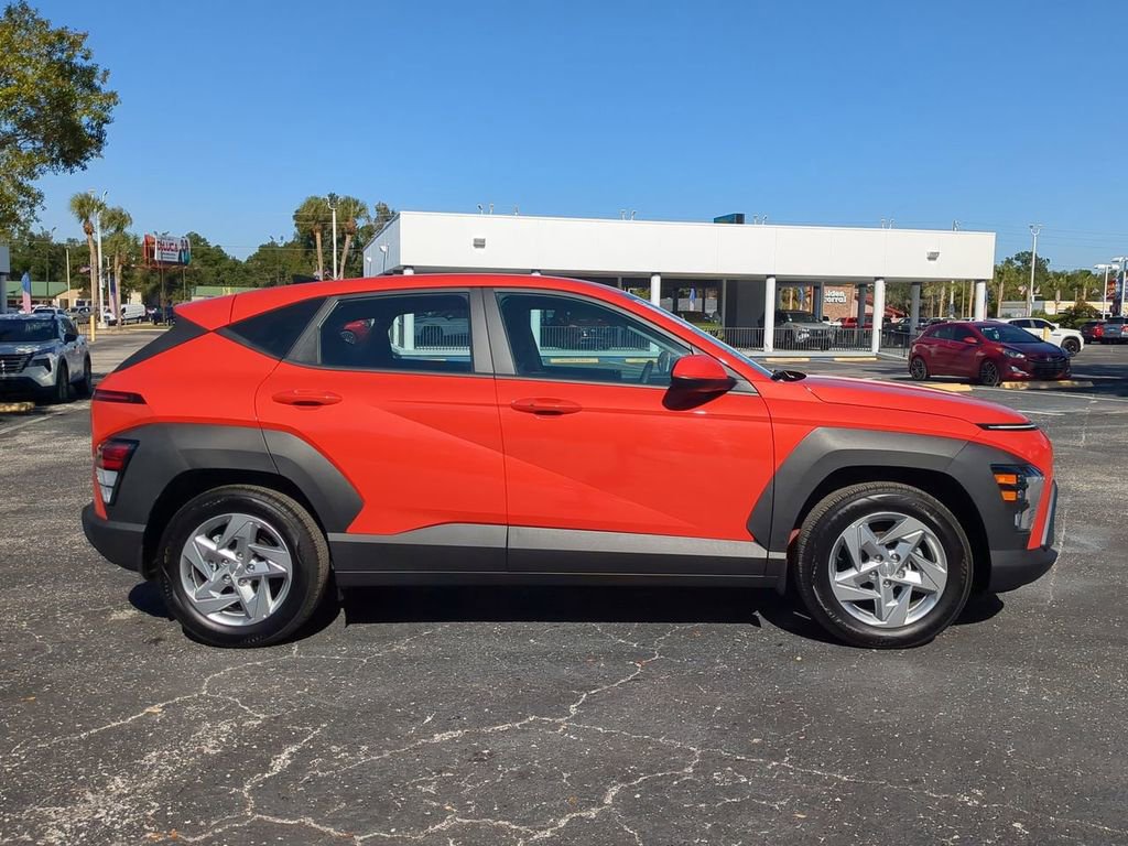 Used 2025 Hyundai Kona SE image 3