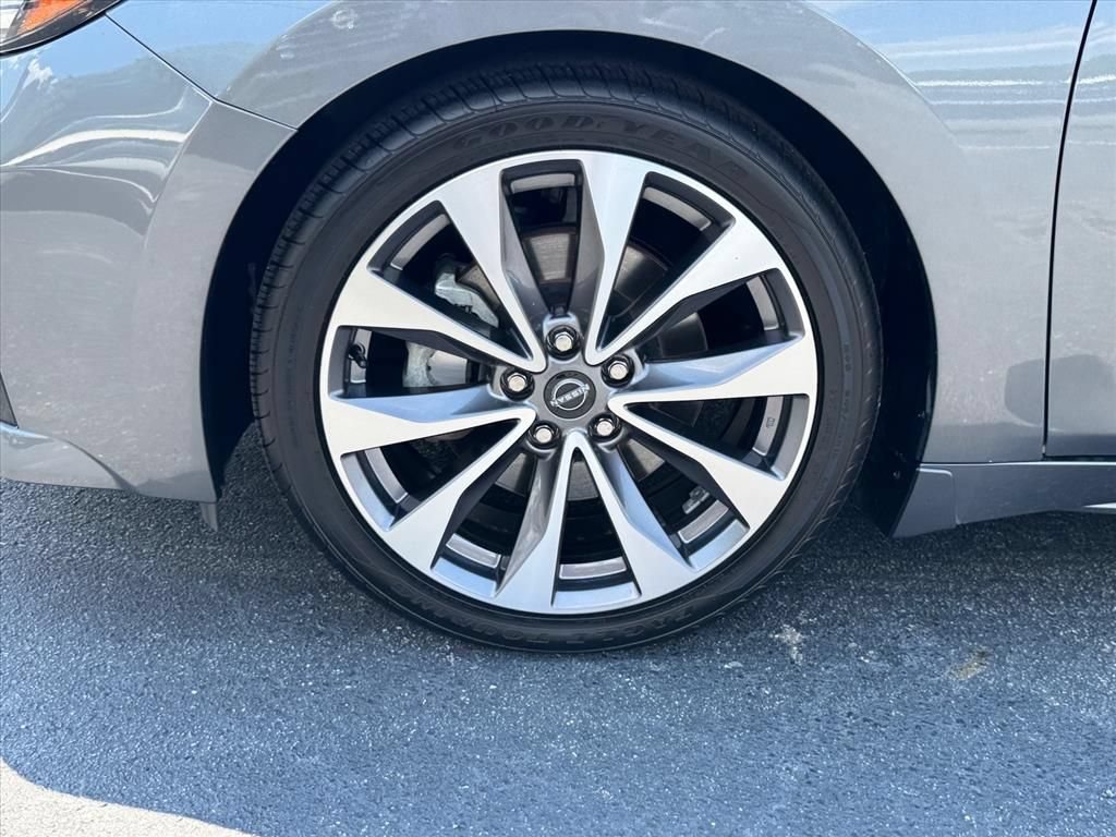 Certified 2023 Nissan Maxima Platinum w/ Sport Mat Group FWD image 9
