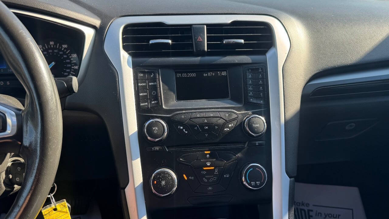 Used 2013 Ford Fusion SE FWD image 16